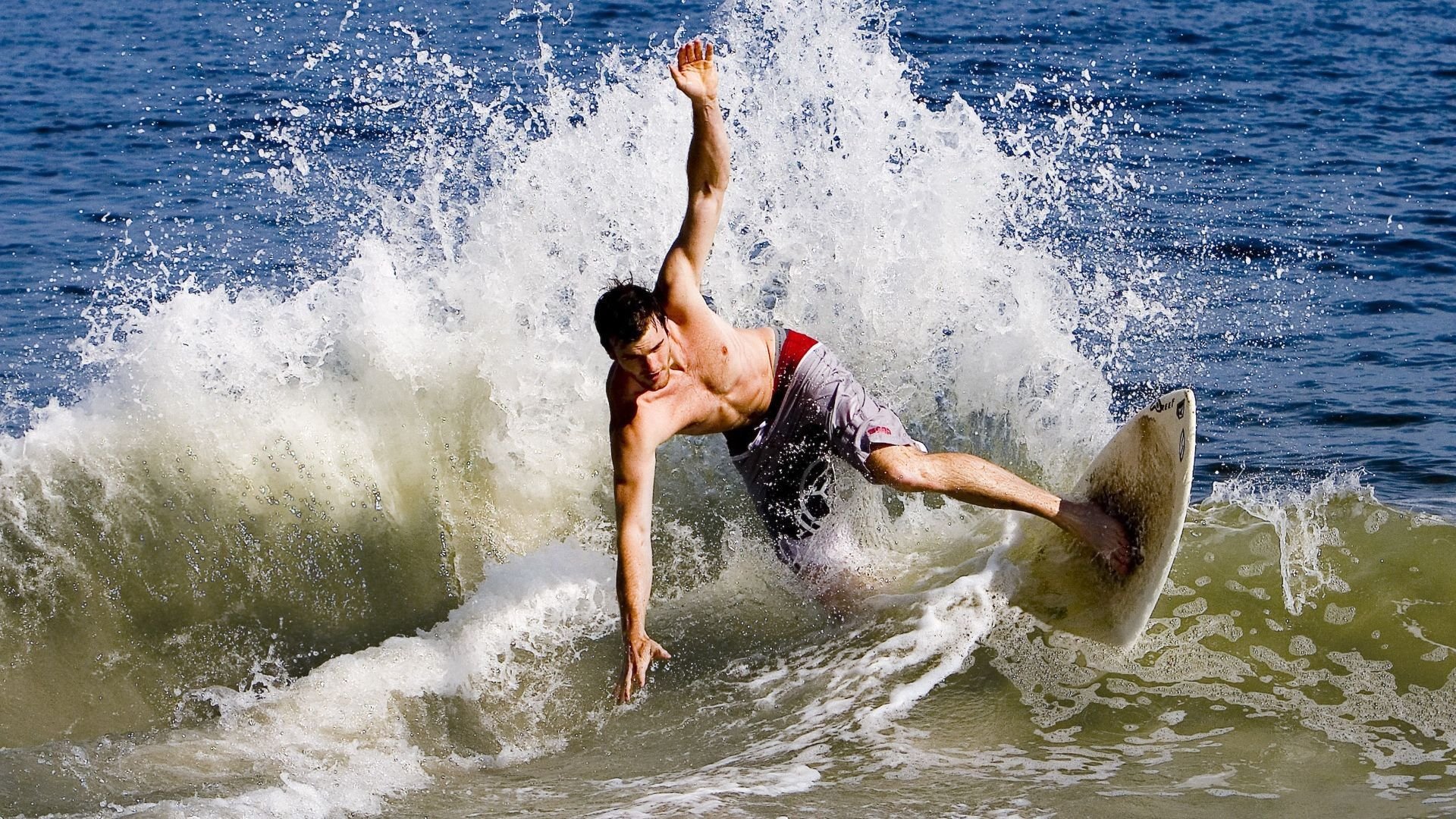 _比赛中的感人瞬间：逆境中的坚韧与拼搏_，比赛中激励人心的词语